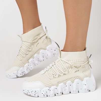 Buty sportowe damskie born2be ze sklepu: born2be.pl w kategorii: Buty sportowe damskie - zdjęcie 054DCF2-170-2564_175431