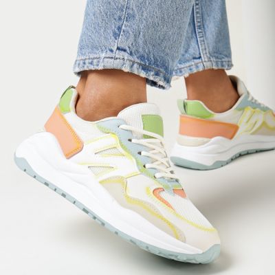 Buty sportowe damskie casual na wiosnę born2be ze sklepu: born2be.pl w kategorii: Buty sportowe damskie - zdjęcie 054DCF2-170-2564_229794