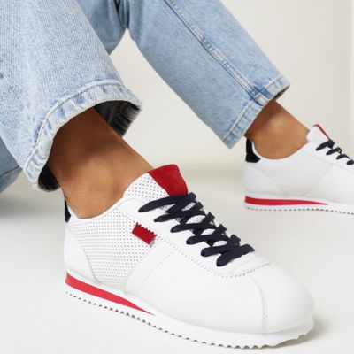 Buty sportowe damskie na wiosnę casual born2be ze sklepu: born2be.pl w kategorii: Buty sportowe damskie - zdjęcie 054DCF2-170-2564_243921