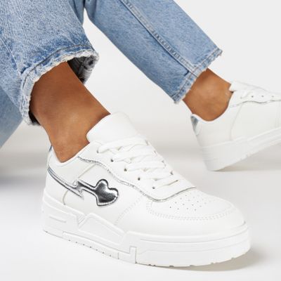 Buty sportowe damskie casualowe na wiosnę born2be ze sklepu: born2be.pl w kategorii: Buty sportowe damskie - zdjęcie 054DCF2-170-2564_299003