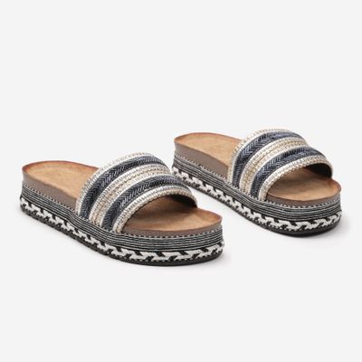 born2be - Klapki damskie casual ze sklepu: born2be.pl w kategorii: Klapki damskie - zdjęcie 054DCF2-170-2564_318994