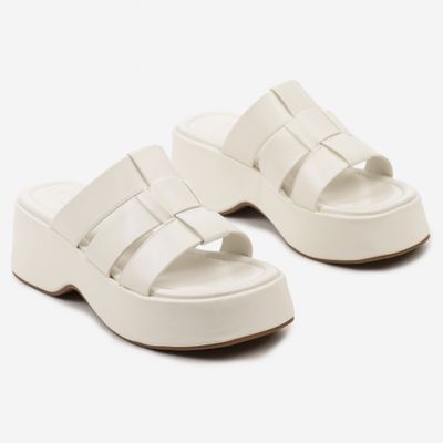 born2be - Klapki damskie casual na wiosnę ze sklepu: born2be.pl w kategorii: Klapki damskie - zdjęcie 054DCF2-170-2564_327010
