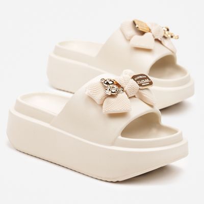 Klapki damskie na wiosnę casual born2be ze sklepu: born2be.pl w kategorii: Klapki damskie - zdjęcie 054DCF2-170-2564_332899