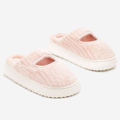 Kapcie damskie casual born2be ze sklepu: born2be.pl w kategorii: Kapcie damskie - zdjęcie 054DCF2-170-2564_360193