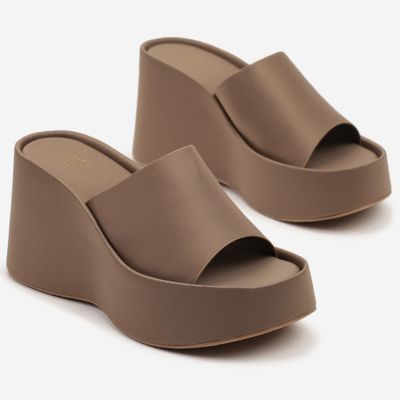 Klapki damskie casual born2be ze sklepu: born2be.pl w kategorii: Klapki damskie - zdjęcie 054DCF2-170-2564_384719