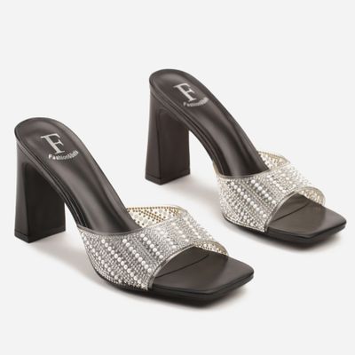 born2be - Klapki damskie casual na wiosnę ze sklepu: born2be.pl w kategorii: Klapki damskie - zdjęcie 054DCF2-170-2564_387544