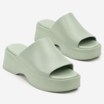 Klapki damskie casual born2be ze sklepu: born2be.pl w kategorii: Klapki damskie - zdjęcie 054DCF2-170-2564_392211