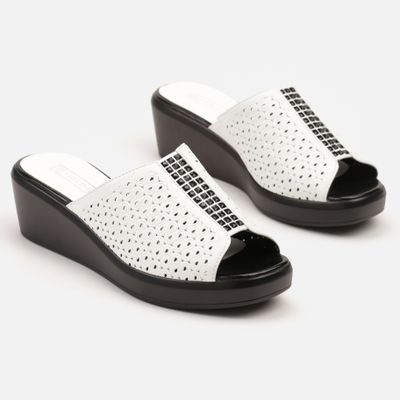 Klapki damskie casual born2be ze sklepu: born2be.pl w kategorii: Klapki damskie - zdjęcie 054DCF2-170-2564_393419