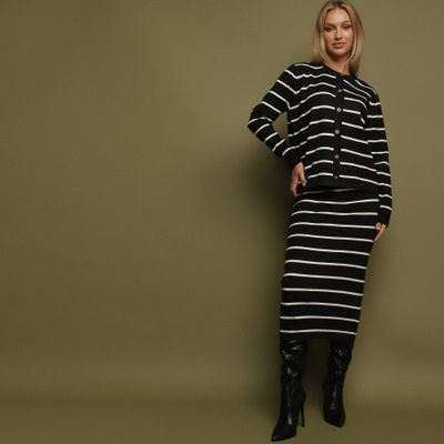 Komplet na zimę born2be ze sklepu: born2be.pl w kategorii: Komplety i garnitury damskie - zdjęcie 054DCF2-170-2564_399056
