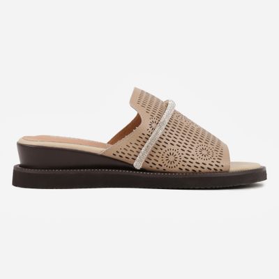 born2be - Klapki damskie casual ze sklepu: born2be.pl w kategorii: Klapki damskie - zdjęcie 054DCF2-170-2564_406161