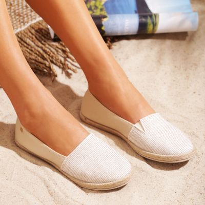 Espadryle damskie casual na wiosnę born2be ze sklepu: born2be.pl w kategorii: Espadryle damskie - zdjęcie 054DCF2-170-2564_45950
