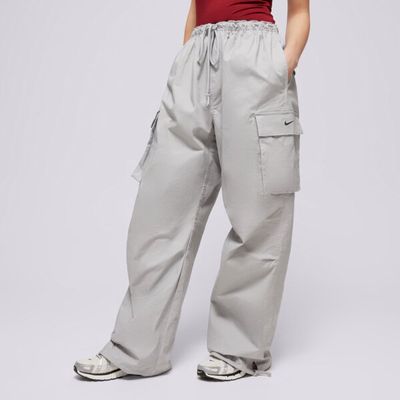 Spodnie damskie w sportowym stylu na wiosnę Nike ze sklepu: 50style.pl w kategorii: Spodnie damskie - zdjęcie 110026D-FE4-6238_FV7520-077