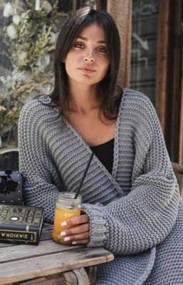 Sweter damski w stylu klasycznym w nadruki Be ze sklepu: intimiti.pl w kategorii: Swetry damskie - zdjęcie 3B4B001-93A-4736_136030