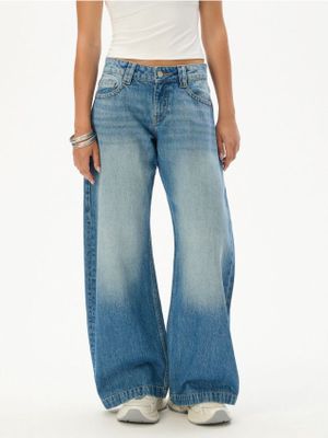 Jeansy damskie w miejskim stylu ze sklepu: Cropp w kategorii: Jeansy damskie - zdjęcie 4198BBB-532-6969_016KA-55J