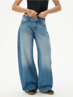 Jeansy damskie na lato ze sklepu: Cropp w kategorii: Jeansy damskie - zdjęcie 4198BBB-532-6969_043KA-55J