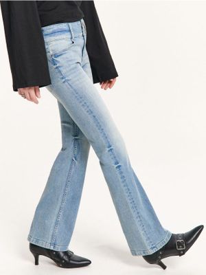 Jeansy damskie ze sklepu: Cropp w kategorii: Jeansy damskie - zdjęcie 4198BBB-532-6969_525HX-05J