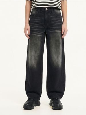 Jeansy damskie z napisami ze sklepu: Cropp w kategorii: Jeansy damskie - zdjęcie 4198BBB-532-6969_546HX-99J