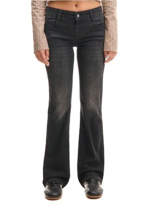 Jeansy damskie w miejskim stylu ze sklepu: Cropp w kategorii: Jeansy damskie - zdjęcie 4198BBB-532-6969_775FK-99M