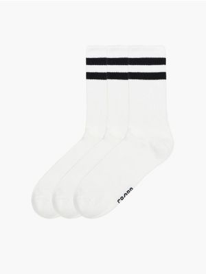 Skarpetki damskie w sportowym stylu ze sklepu: Cropp w kategorii: Skarpetki damskie - zdjęcie 4198BBB-532-6969_9164V-00X