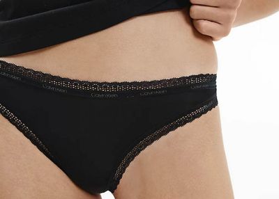 Calvin Klein - Majtki damskie na lato ze sklepu: Darbut w kategorii: Majtki damskie - zdjęcie 4EFD8BE-A55-9847_21086