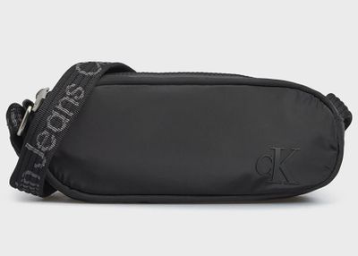 Listonoszka na zimę Calvin Klein Jeans ze sklepu: Darbut w kategorii: Listonoszki - zdjęcie 4EFD8BE-A55-9847_25762