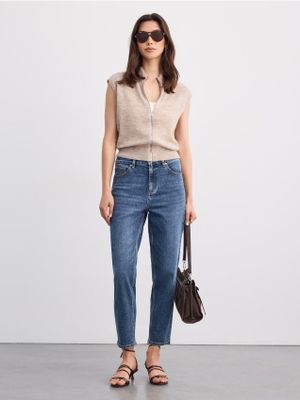 Jeansy damskie w miejskim stylu na wiosnę Mohito ze sklepu: Mohito w kategorii: Jeansy damskie - zdjęcie 55A556F-010-6967_074KG