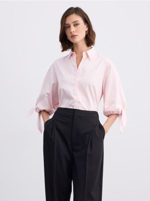 Koszula damska casual Mohito ze sklepu: Mohito w kategorii: Koszule damskie - zdjęcie 55A556F-010-6967_089KU