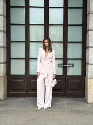 Spodnie damskie na wiosnę eleganckie Mohito ze sklepu: Mohito w kategorii: Spodnie damskie - zdjęcie 55A556F-010-6967_137EF