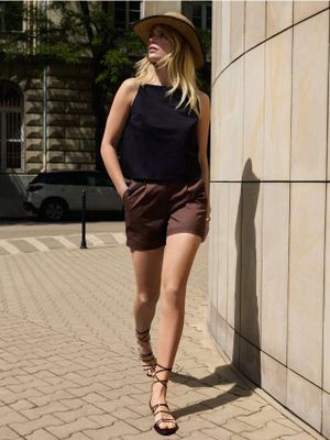 Mohito - Szorty na lato ze sklepu: Mohito w kategorii: Szorty - zdjęcie 55A556F-010-6967_180IO
