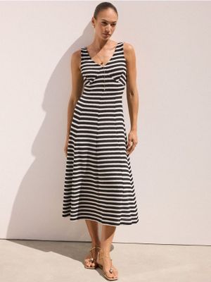 Sukienka casualowa Mohito ze sklepu: Mohito w kategorii: Sukienki - zdjęcie 55A556F-010-6967_448CM