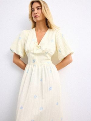 Sukienka casual Mohito ze sklepu: Mohito w kategorii: Sukienki - zdjęcie 55A556F-010-6967_468KE