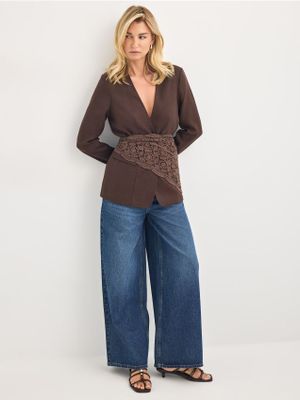 Jeansy damskie w miejskim stylu Mohito ze sklepu: Mohito w kategorii: Jeansy damskie - zdjęcie 55A556F-010-6967_502HO