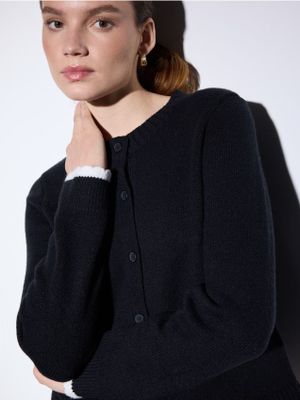 Sweter damski Mohito ze sklepu: Mohito w kategorii: Swetry damskie - zdjęcie 55A556F-010-6967_527EQ