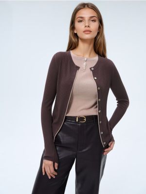 Sweter damski casual Mohito ze sklepu: Mohito w kategorii: Swetry damskie - zdjęcie 55A556F-010-6967_547EQ