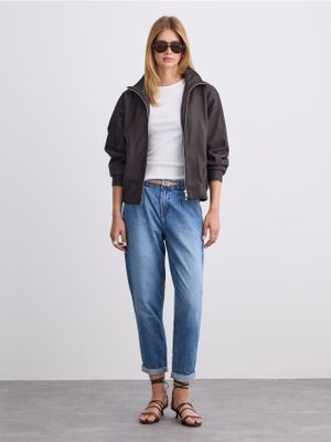 Jeansy damskie Mohito ze sklepu: Mohito w kategorii: Jeansy damskie - zdjęcie 55A556F-010-6967_642IH