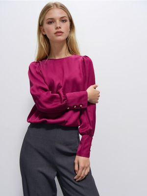 Bluzka damska casual Mohito ze sklepu: Mohito w kategorii: Bluzki damskie - zdjęcie 55A556F-010-6967_775GE