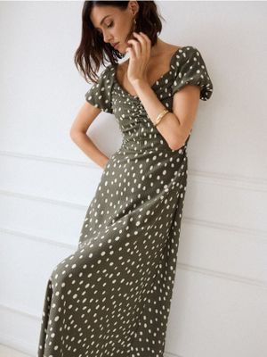 Sukienka casual Mohito ze sklepu: Mohito w kategorii: Sukienki - zdjęcie 55A556F-010-6967_792KK