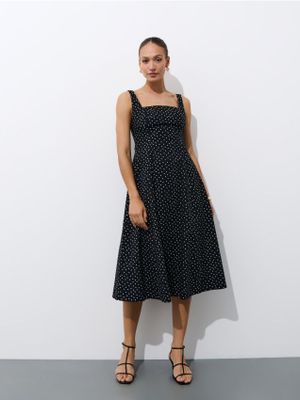 Sukienka casual Mohito ze sklepu: Mohito w kategorii: Sukienki - zdjęcie 55A556F-010-6967_859EE