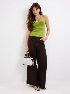 Jeansy damskie eleganckie Mohito ze sklepu: Mohito w kategorii: Jeansy damskie - zdjęcie 55A556F-010-6967_875KN