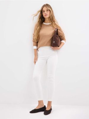 Spodnie damskie casual Mohito ze sklepu: Mohito w kategorii: Spodnie damskie - zdjęcie 55A556F-010-6967_968IN