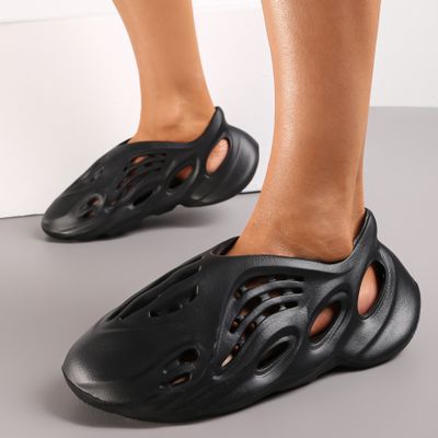 Renee - Buty sportowe damskie na wiosnę ze sklepu: renee.pl w kategorii: Buty sportowe damskie - zdjęcie 6BEED23A-9DF-769_231202