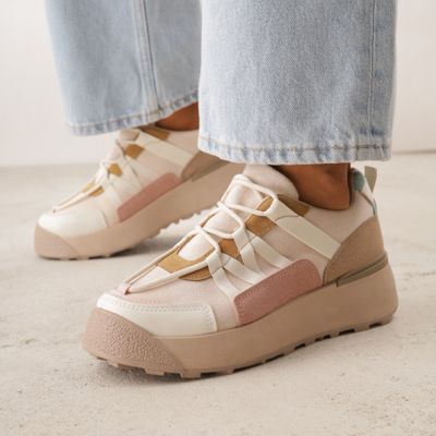 Buty sportowe damskie Renee ze sklepu: renee.pl w kategorii: Buty sportowe damskie - zdjęcie 6BEED23A-9DF-769_265060