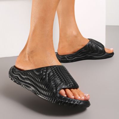 Klapki damskie casual Renee ze sklepu: renee.pl w kategorii: Klapki damskie - zdjęcie 6BEED23A-9DF-769_293751