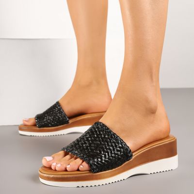 Klapki damskie w stylu boho Renee ze sklepu: renee.pl w kategorii: Klapki damskie - zdjęcie 6BEED23A-9DF-769_387945
