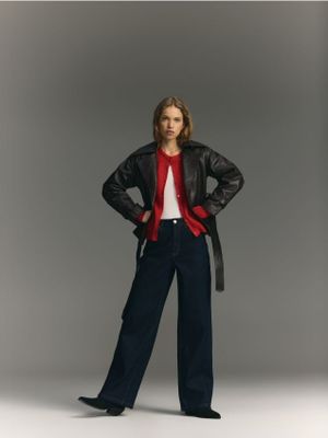 Sweter damski casual bez wzorów Reserved ze sklepu: Reserved w kategorii: Swetry damskie - zdjęcie 74CCA4C-3C1-6972_113IT