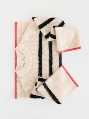 Sweter damski Reserved ze sklepu: Reserved w kategorii: Swetry damskie - zdjęcie 74CCA4C-3C1-6972_190HW