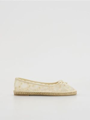 Espadryle damskie na wiosnę Reserved ze sklepu: Reserved w kategorii: Espadryle damskie - zdjęcie 74CCA4C-3C1-6972_384CP