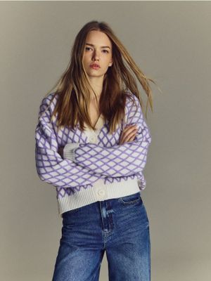 Sweter damski młodzieżowy Reserved ze sklepu: Reserved w kategorii: Swetry damskie - zdjęcie 74CCA4C-3C1-6972_453HH