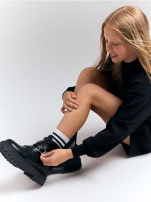 Buty zimowe dziecięce casual na zimę Reserved ze sklepu: Reserved w kategorii: Buty zimowe dziecięce - zdjęcie 74CCA4C-3C1-6972_704KR