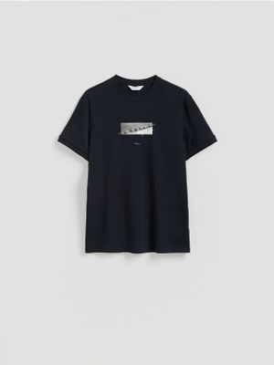 T-shirt męski z nadrukami Reserved ze sklepu: Reserved w kategorii: T-shirty męskie - zdjęcie 74CCA4C-3C1-6972_757JM